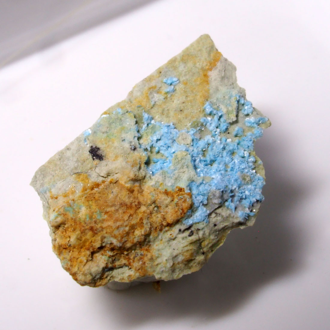 Paratooite-(La)