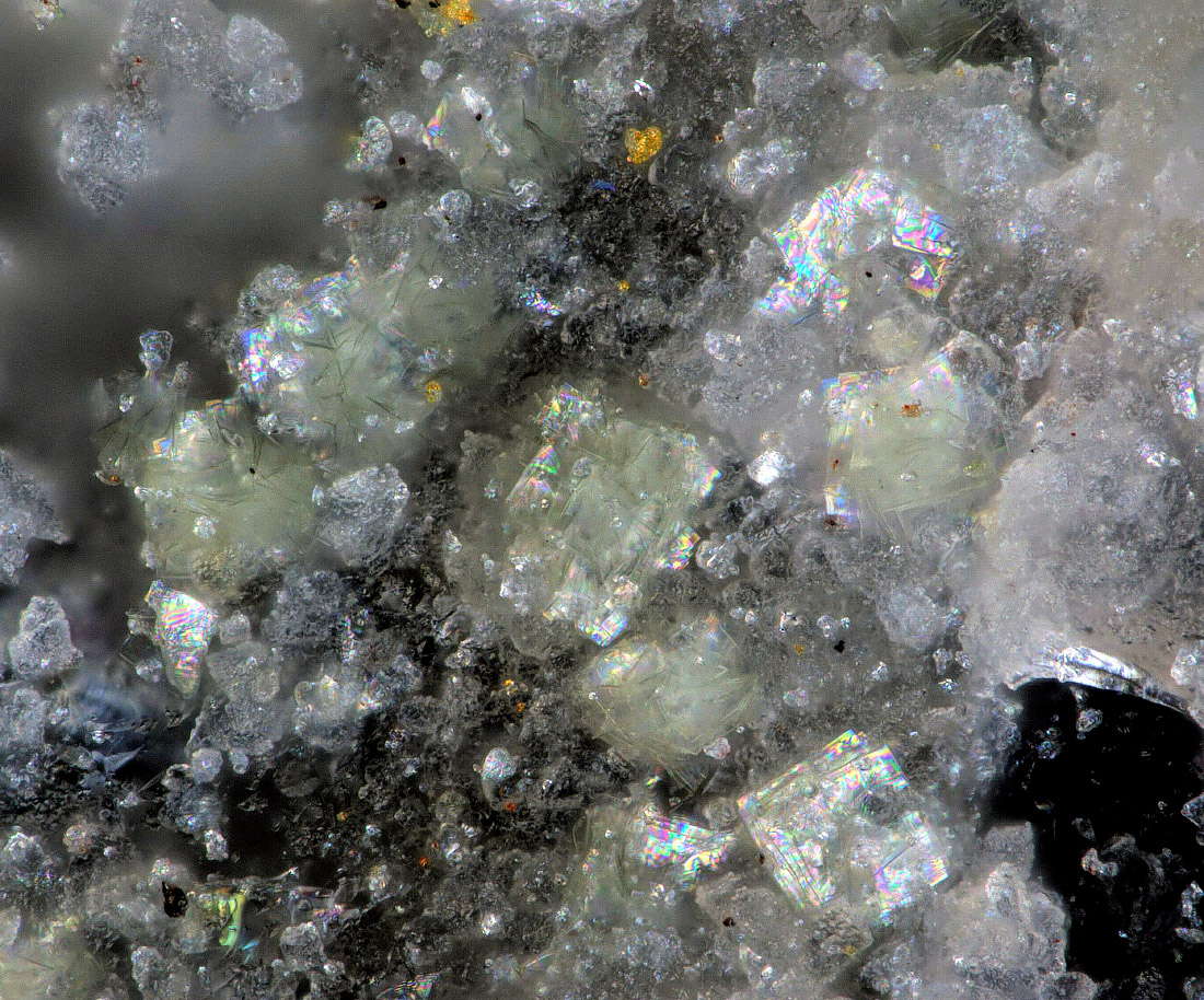 Natrouranospinite