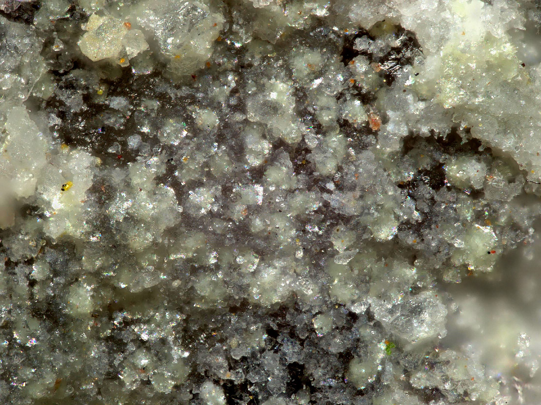 Natrouranospinite