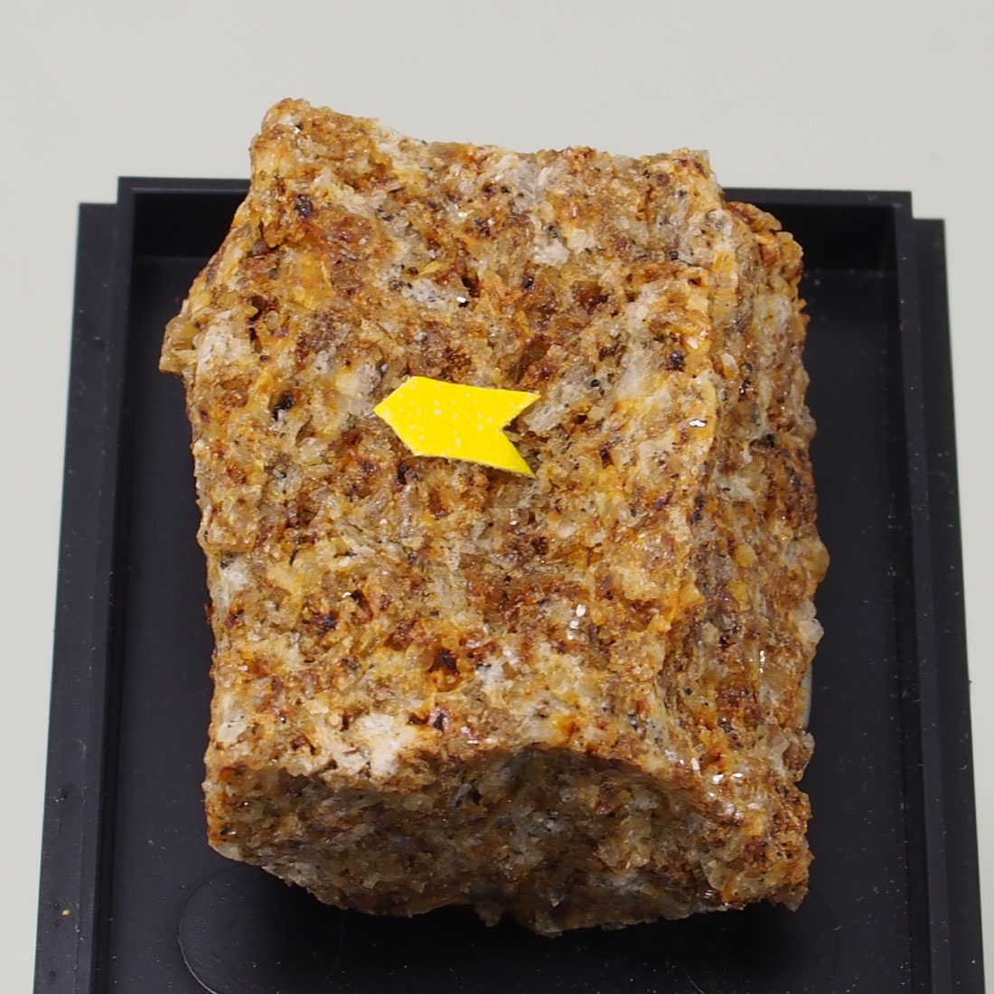 Ferriakasakaite-(La)