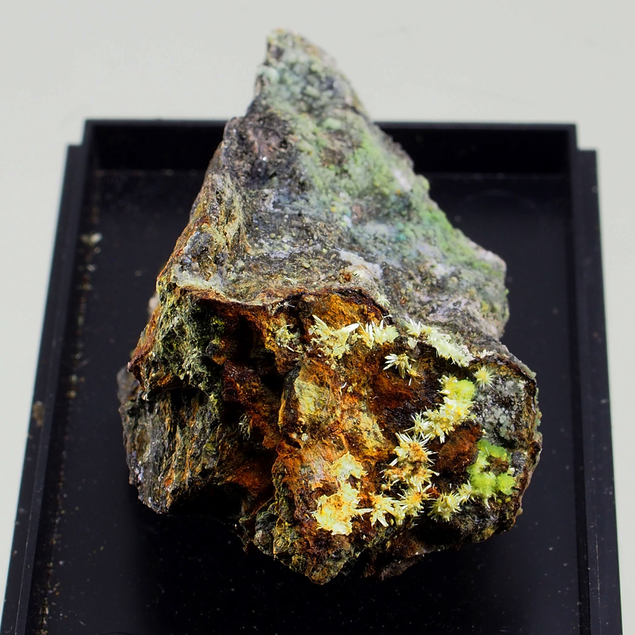 Albrechtschraufite Rabbittite & Schröckingerite