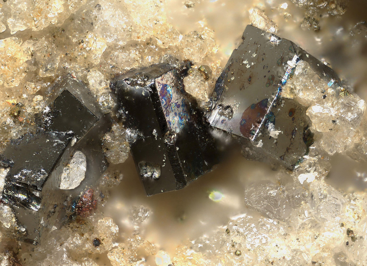 Apuanite