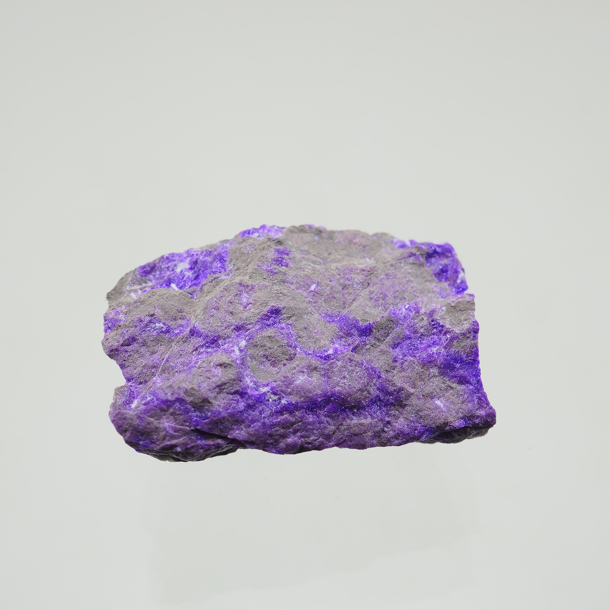 Strontioruizite On Sugilite