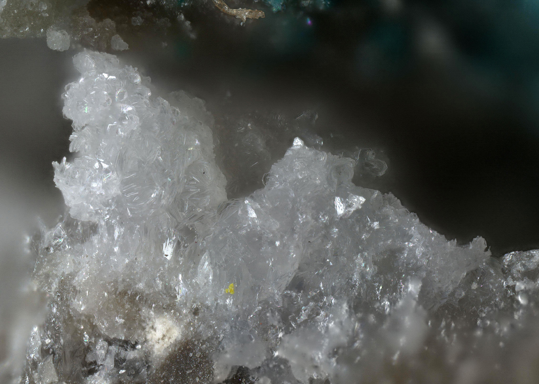 Cuatrocapaite-(NH4)