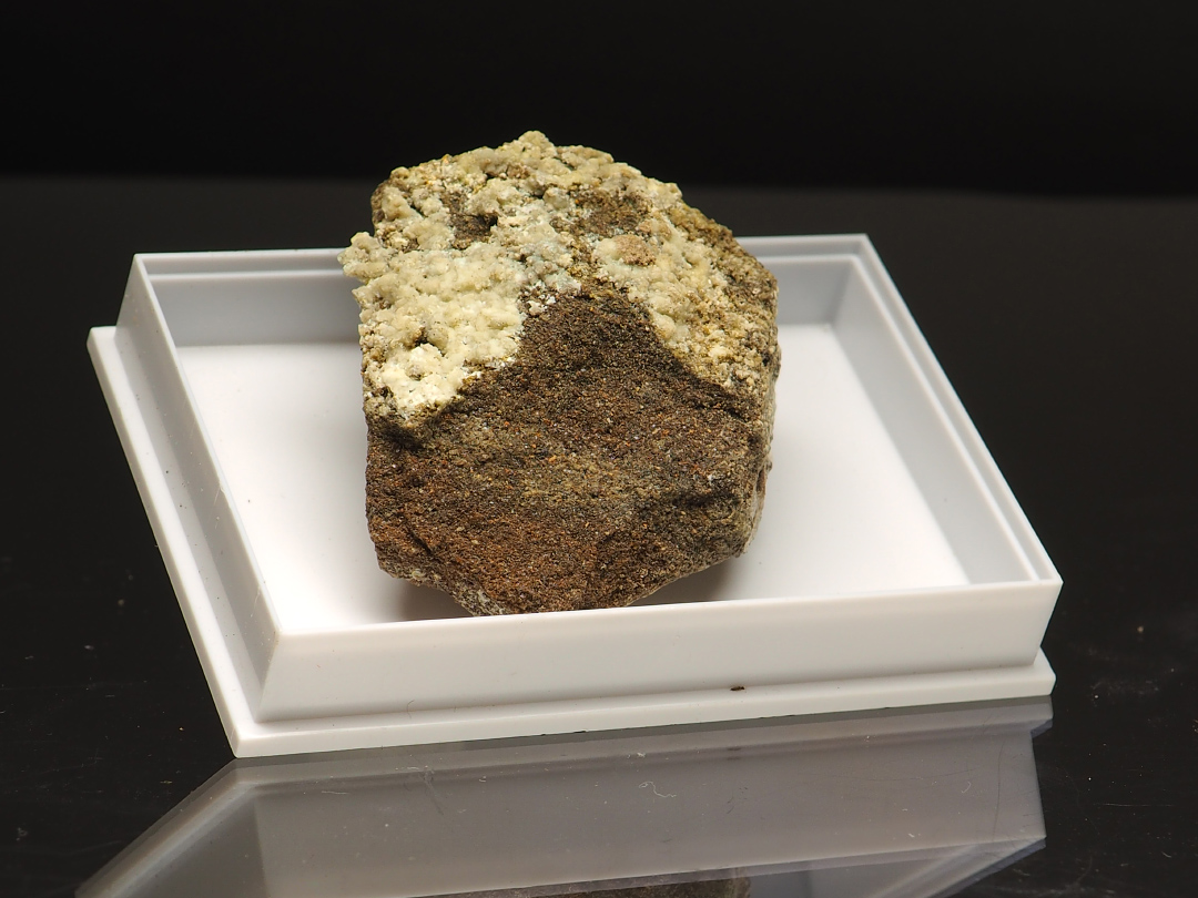 Dickthomssenite