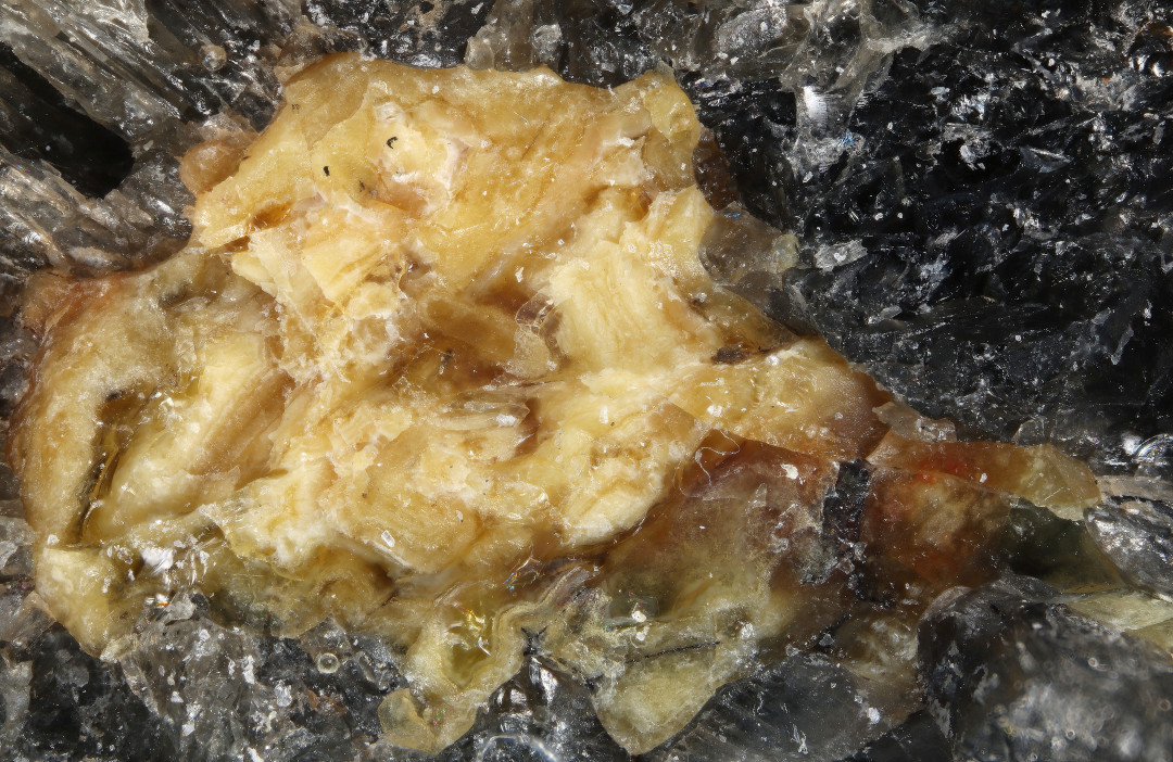 Thorogummite