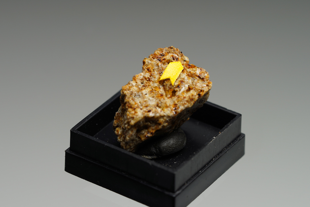 Ferriakasakaite-(Ce)