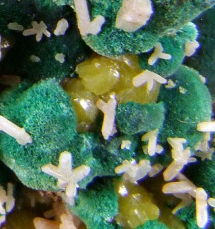 Cerussite On Malachite On Pyromorphite