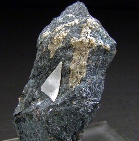 Vitusite-(Ce) Erikite & Lomonosovite