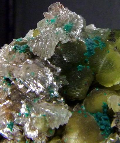 Smithsonite Hemimorphite & Rosasite