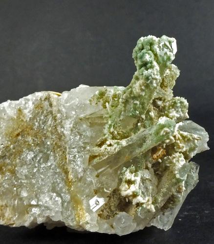 Pumpellyite-(Mg) On Quartz