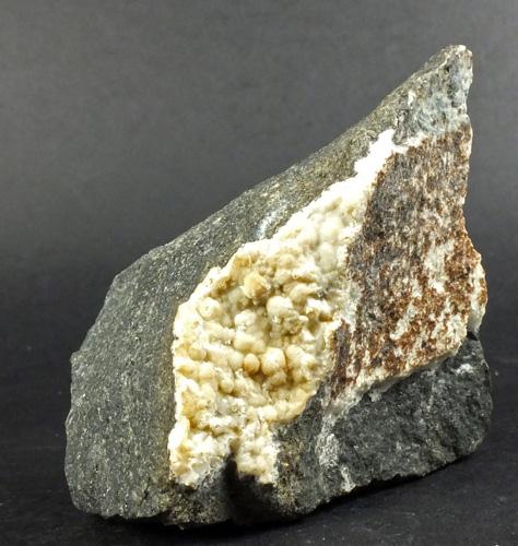 Tacharanite