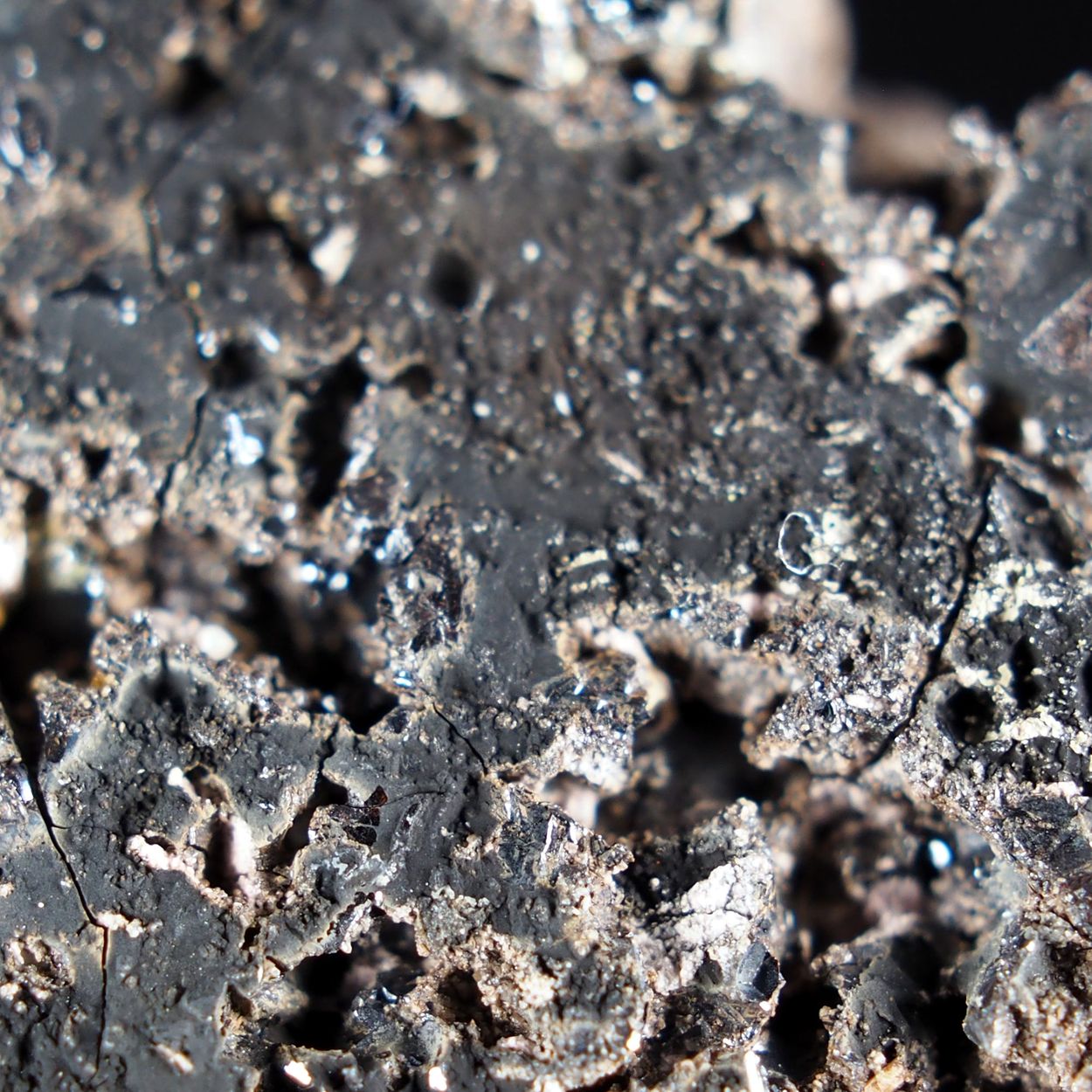 Almeidaite