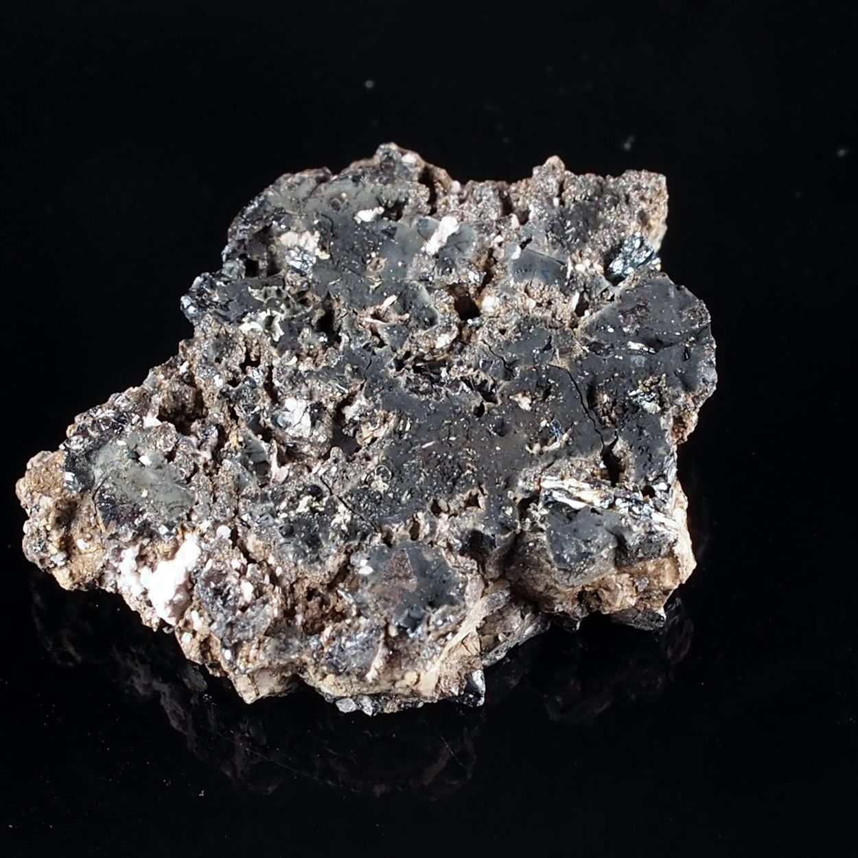 Almeidaite