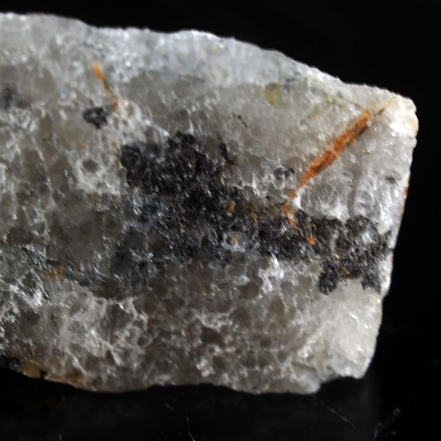 Baotite