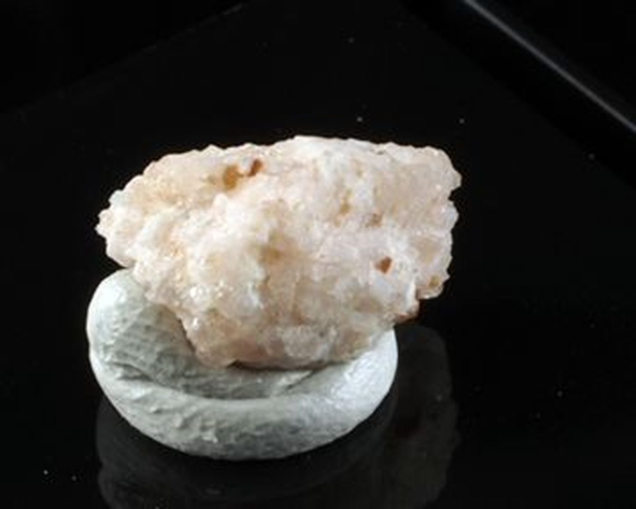 Hundholmenite-(Y)