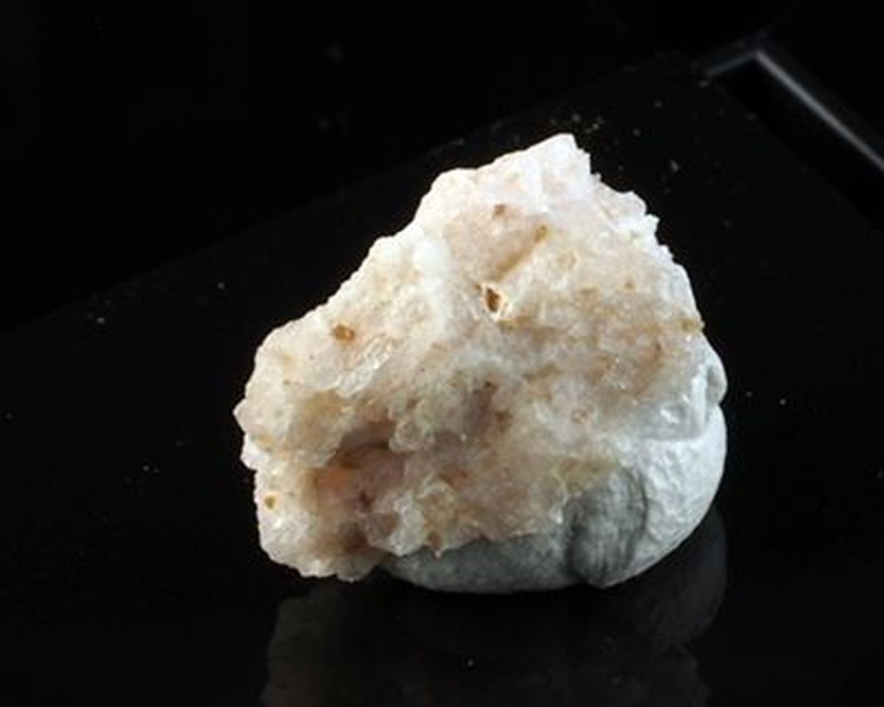 Hundholmenite-(Y)