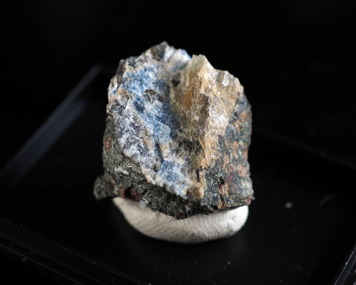 Kyanoxalite