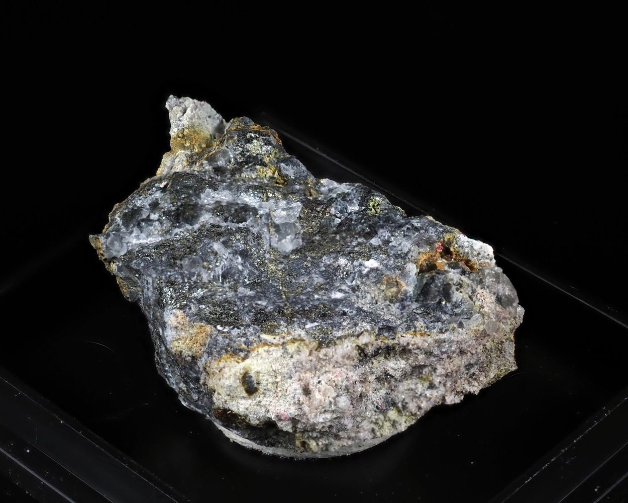 Tetrahedrite-(Zn) With Pyrite