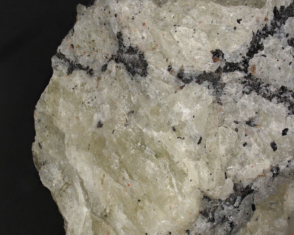 Lusernaite-(Y)