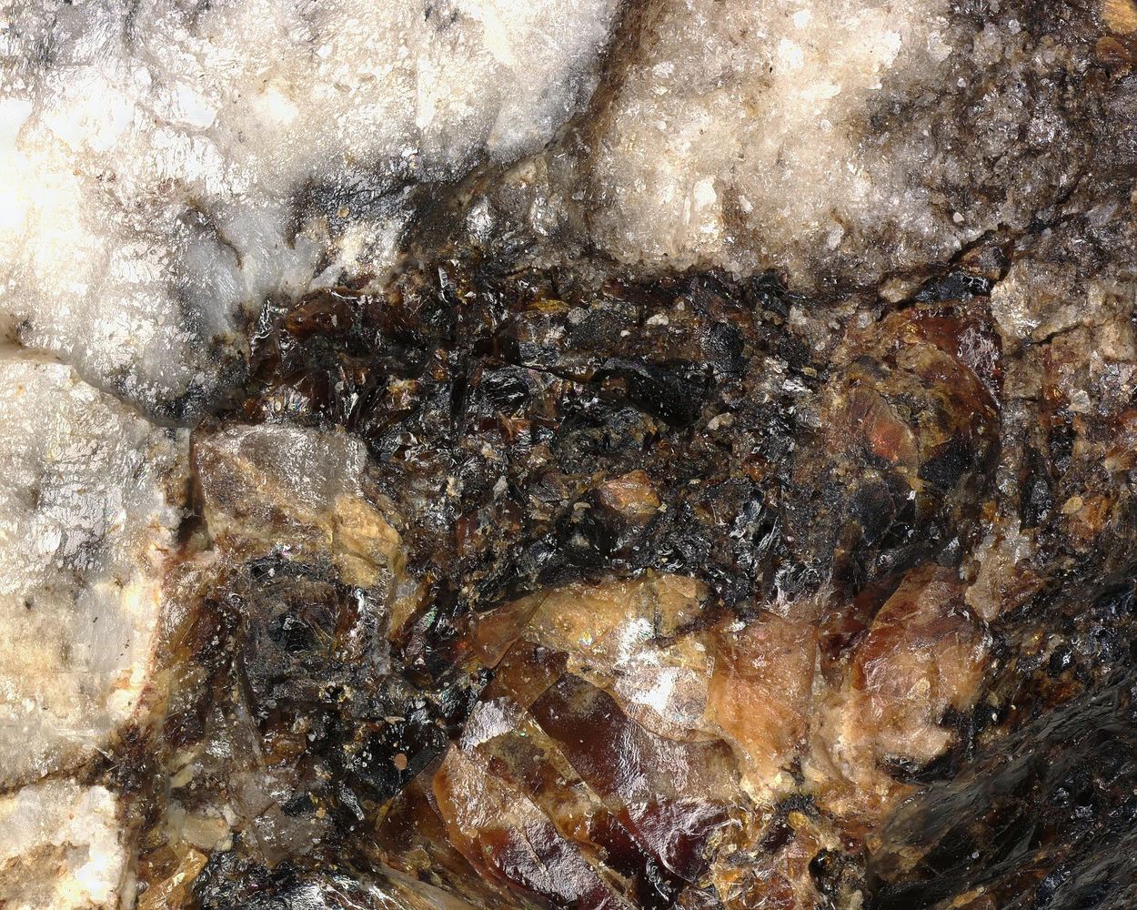 Tritomite-(Ce)