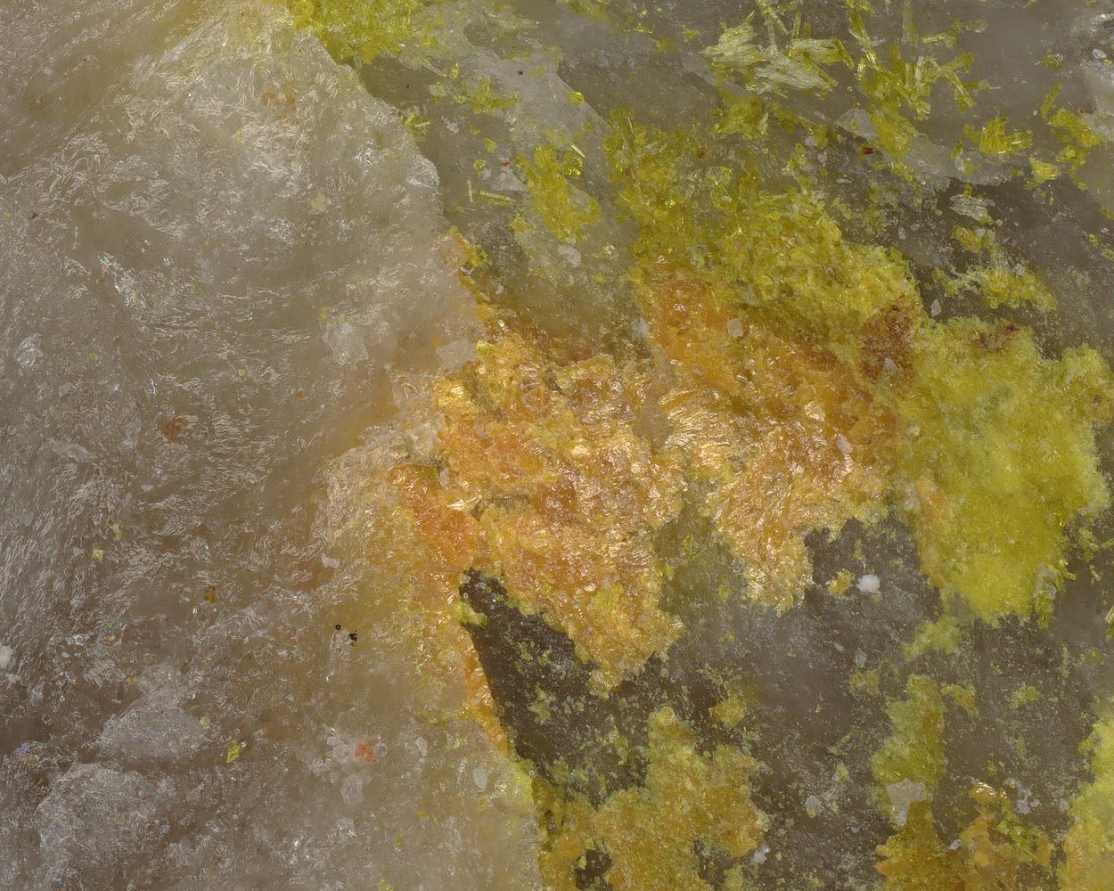 Uranosphaerite