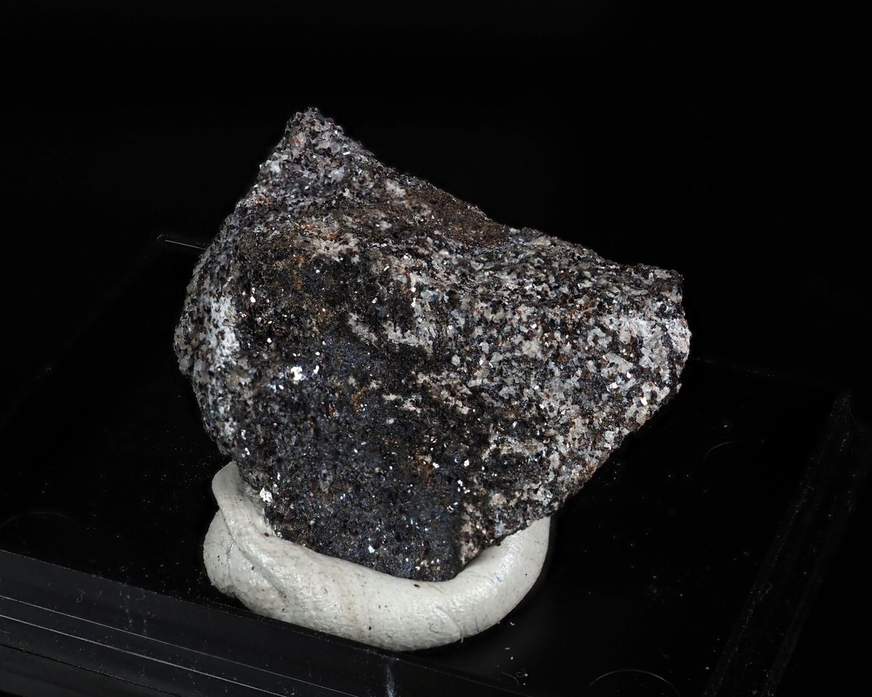 Ganomalite