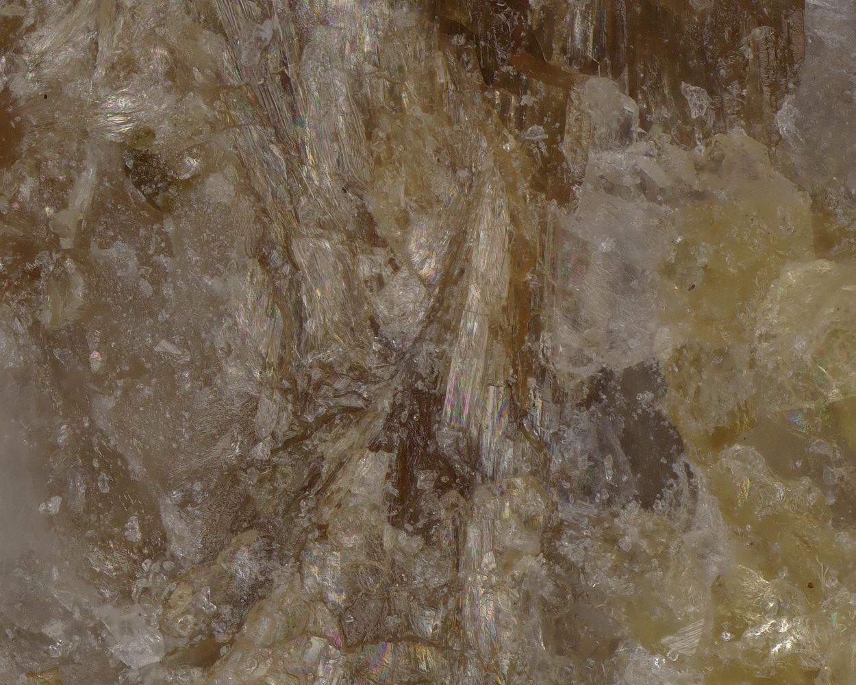 Ferri-hellandite-(Ce)