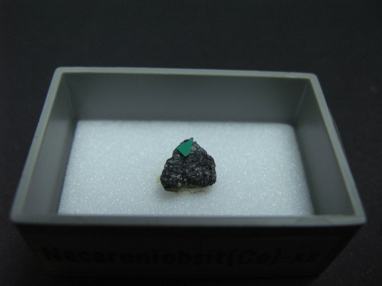 Nacareniobsite-(Ce)