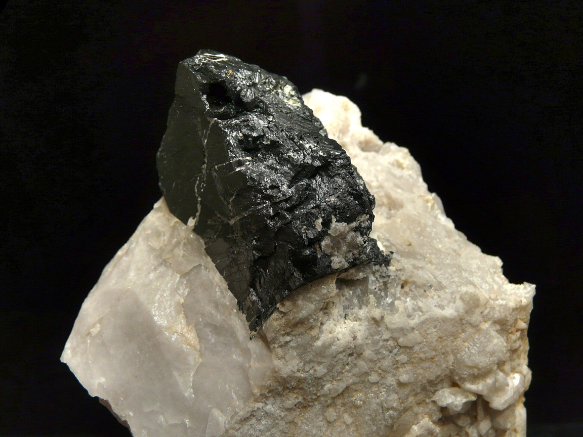 Tantalite-(Mn)