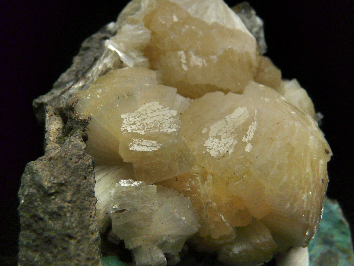 Thomsonite-Ca