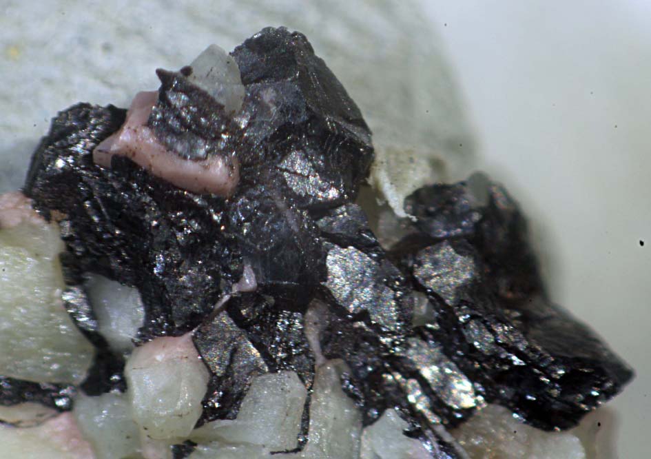 Leucophoenicite