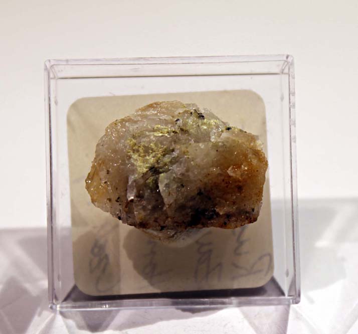 Zavaritskite & Russellite