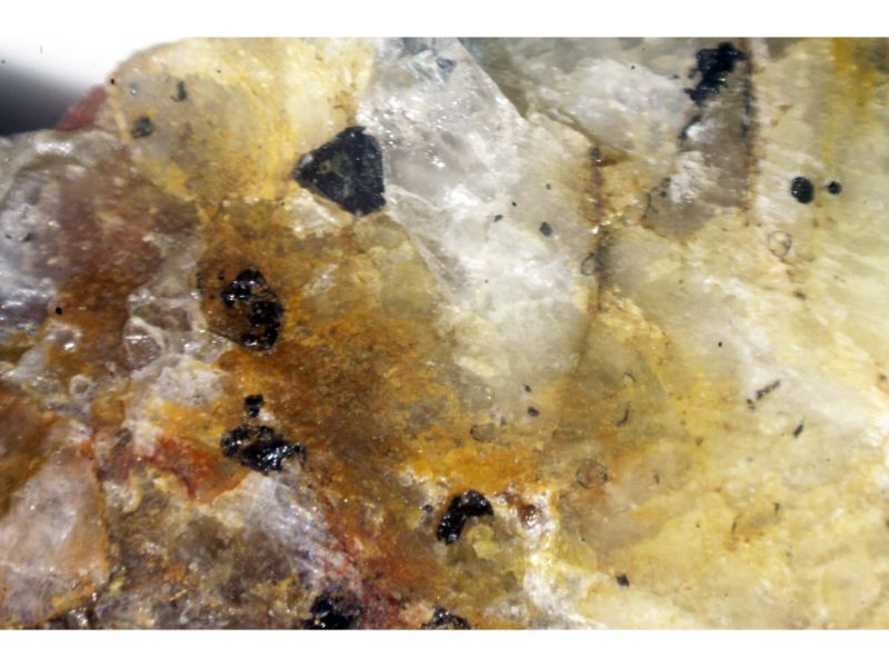 Kainosite-(Y) & Hellandite