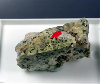 Hingganite-(Y) & Quartz