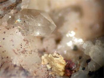 Hingganite-(Y) & Quartz