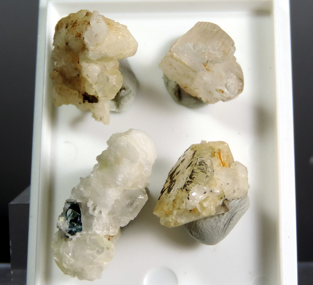 Beryllonite