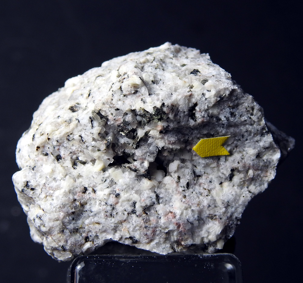 Hellandite-(Y) & Hingganite-(Y)