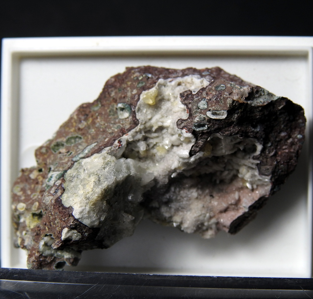 Chabazite Laumontite & Calcite