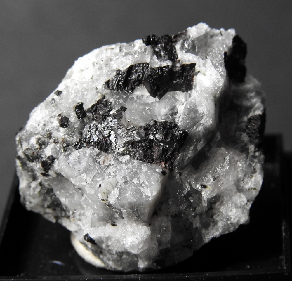 Zektzerite