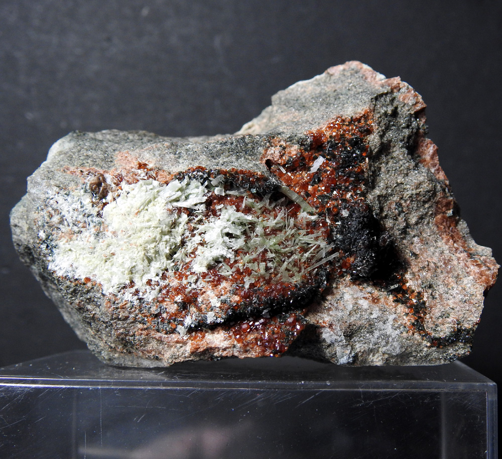 Hessonite Diopside & Clinochlore