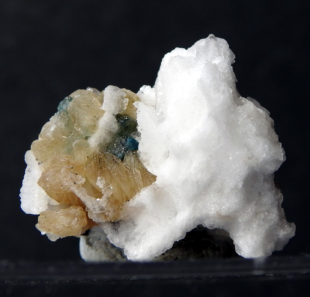 Goyazite Hydroxylherderite Apatite & Siderite