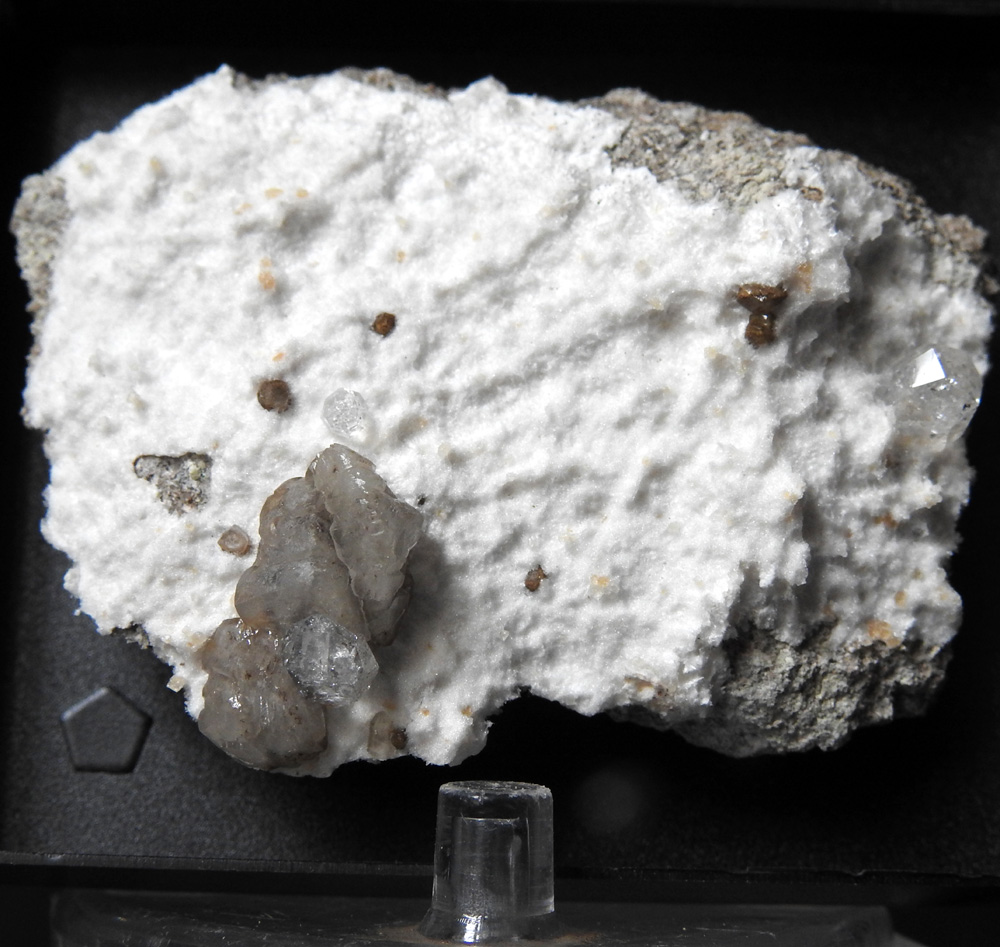 Analcime Mordenite & Calcite