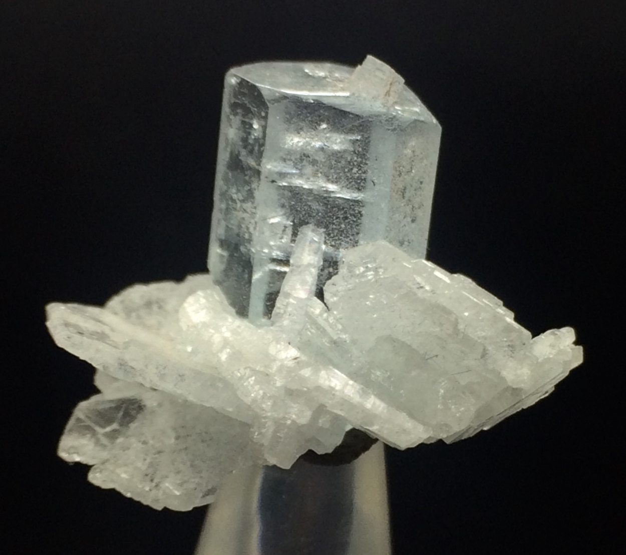 Aquamarine With Cleavelandite