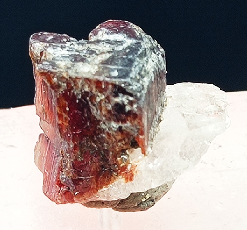 Tantalite-(Mn) With Quartz