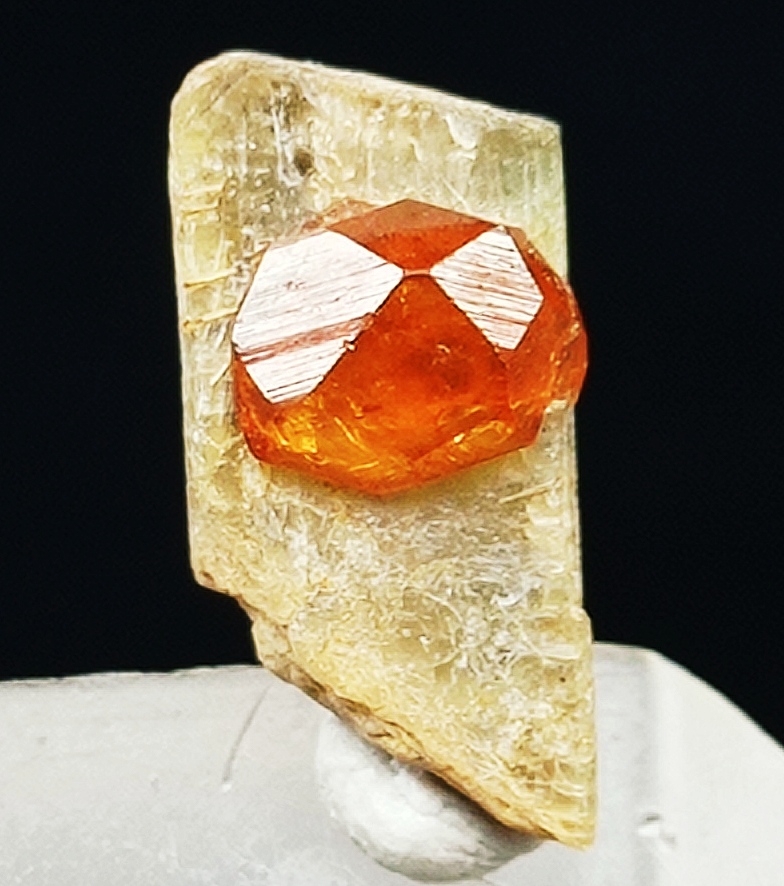 Grossular Var Garnet With Diopside