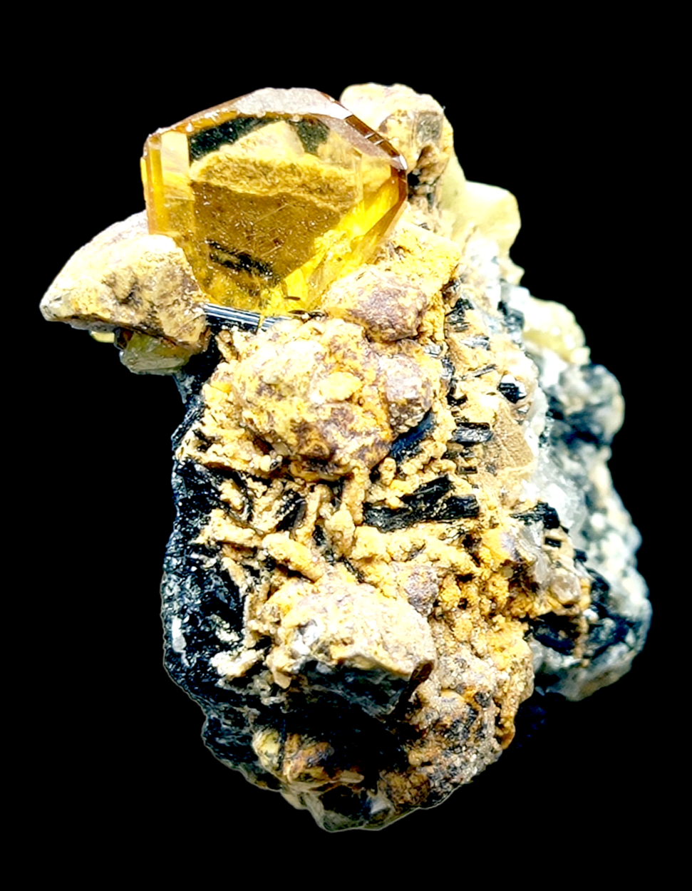 Titanite Aegirine With Calcite