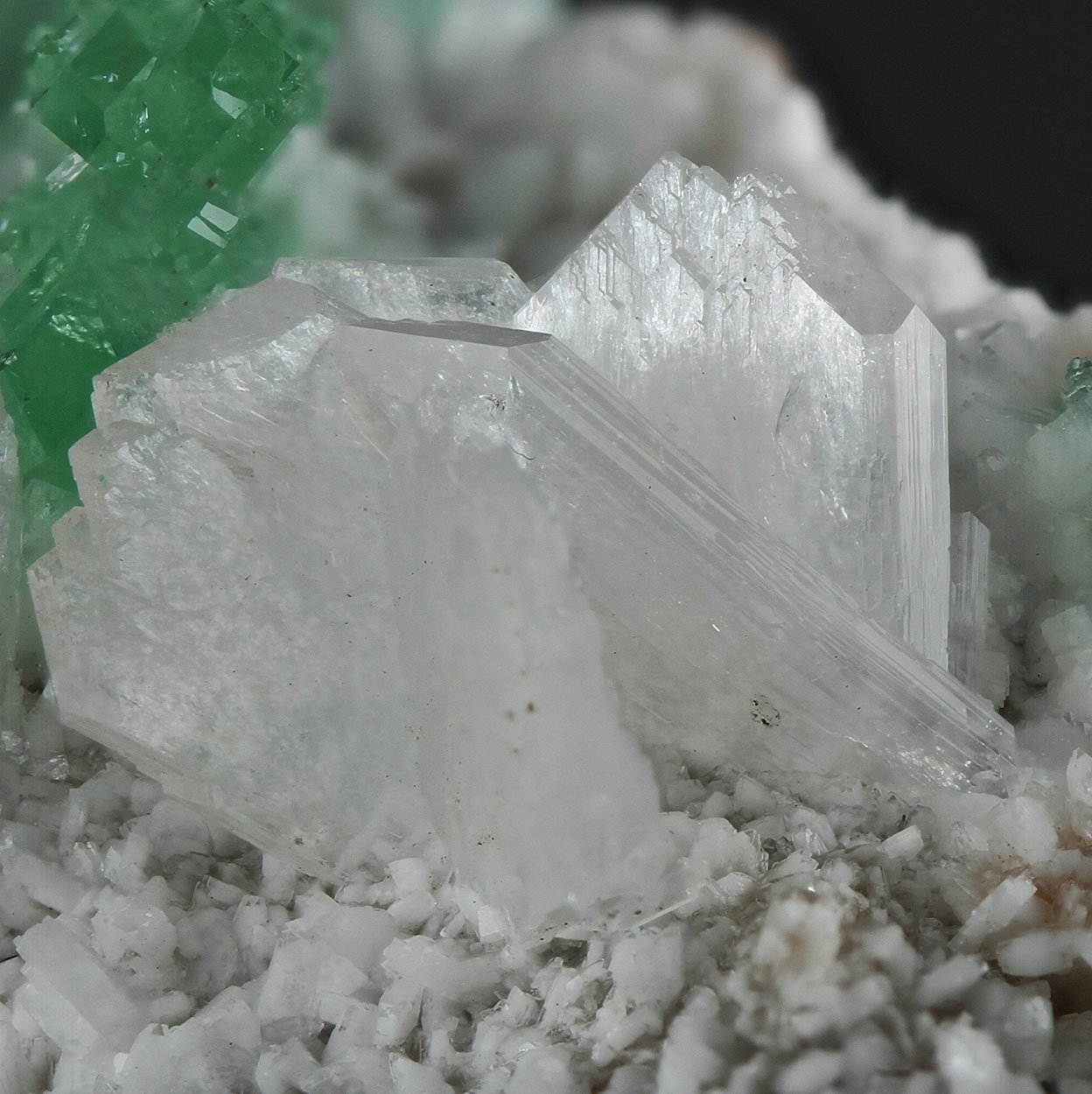 Fluorapophyllite-(K) & Stilbite