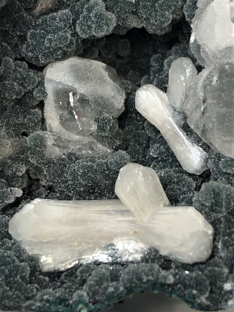 Calcite & Stilbite On Chalcedony