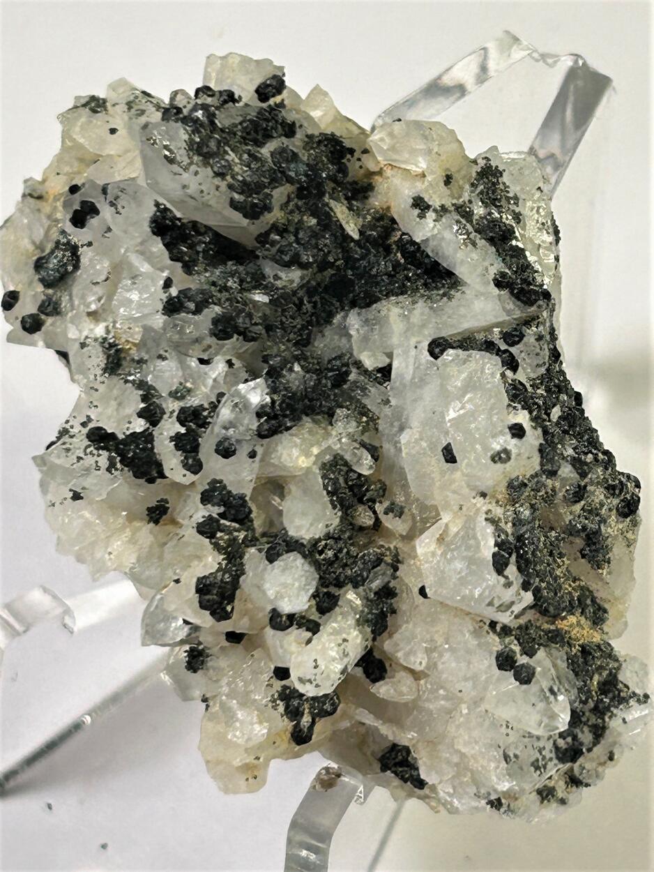 Quartz With Clinochlore